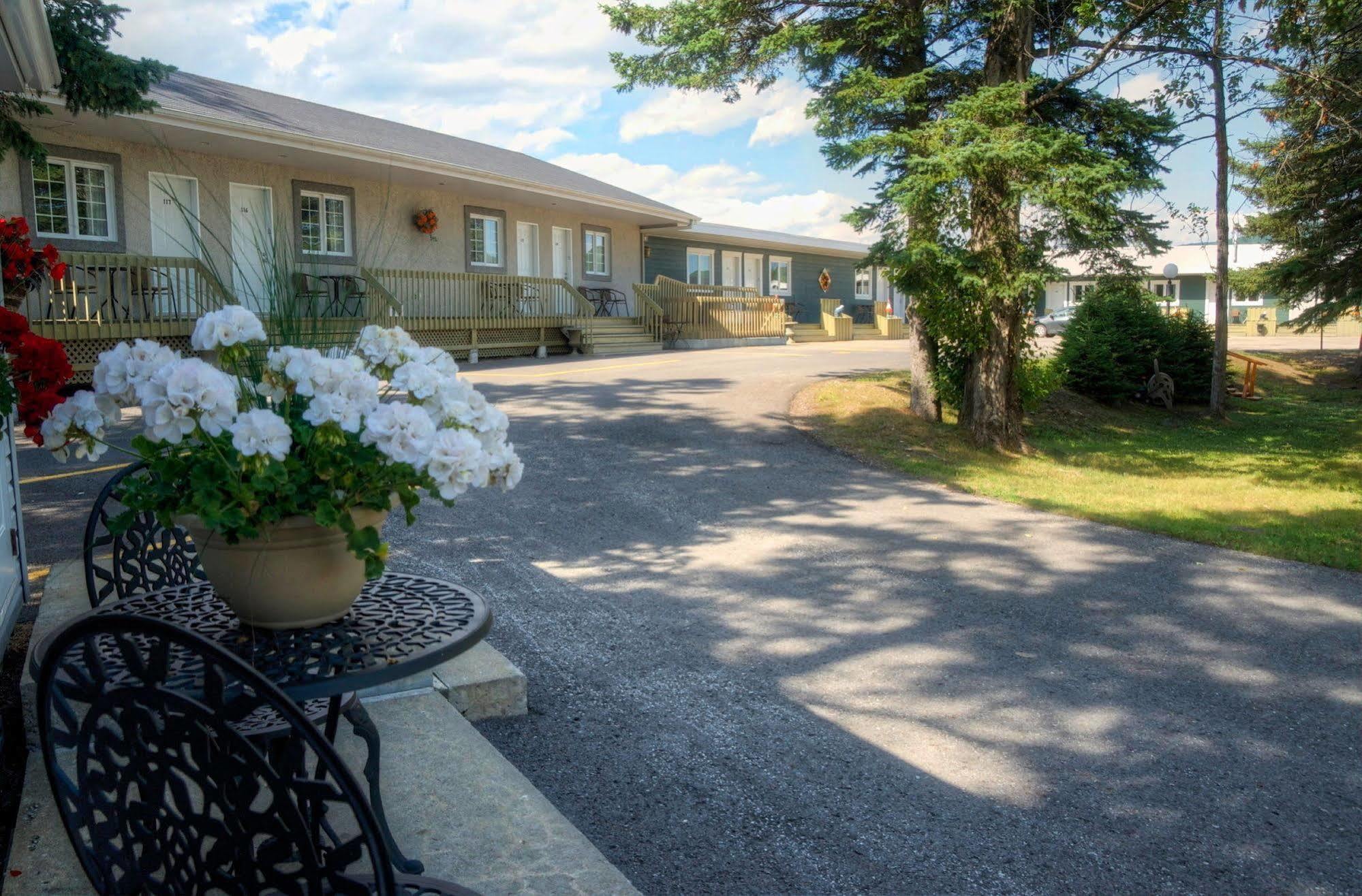 Motel Des Cascades Baie-Saint-Paul Exteriér fotografie